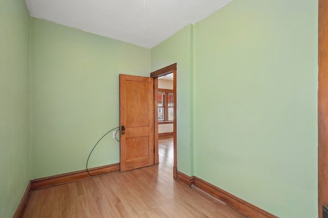 4628 W Waveland Avenue, Chicago, IL 60641