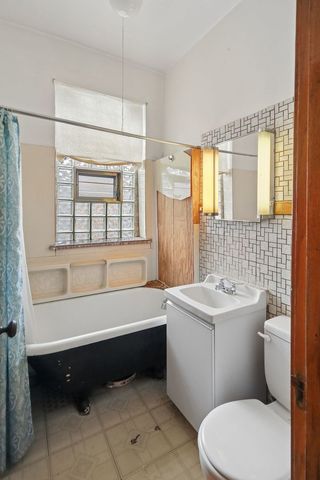 4628 W Waveland Avenue, Chicago, IL 60641