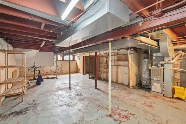 4628 W Waveland Avenue, Chicago, IL 60641