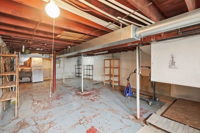 4628 W Waveland Avenue, Chicago, IL 60641