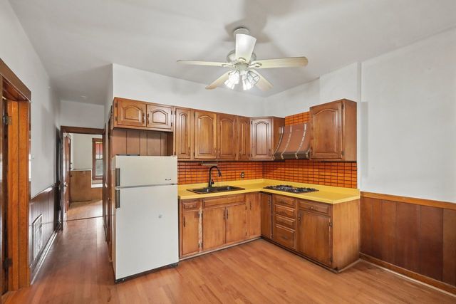 4628 W Waveland Avenue, Chicago, IL 60641