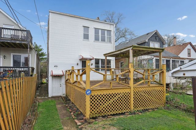 4628 W Waveland Avenue, Chicago, IL 60641