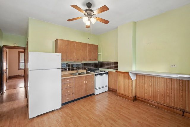 4628 W Waveland Avenue, Chicago, IL 60641