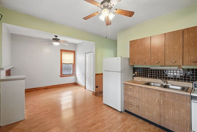 4628 W Waveland Avenue, Chicago, IL 60641