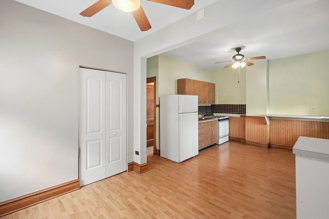 4628 W Waveland Avenue, Chicago, IL 60641