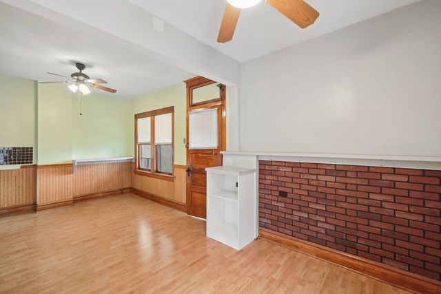 4628 W Waveland Avenue, Chicago, IL 60641