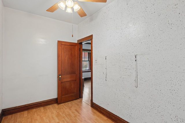 4628 W Waveland Avenue, Chicago, IL 60641