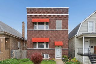 4628 W Waveland Avenue, Chicago, IL 60641