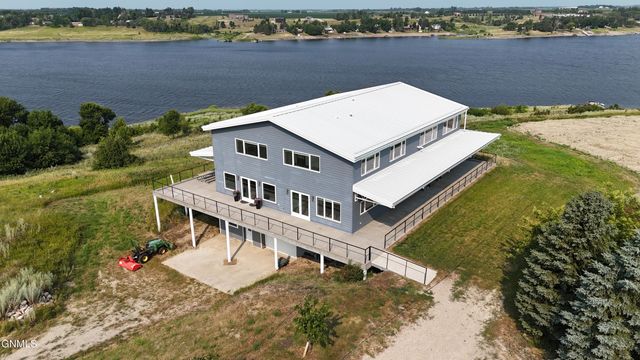 8353 31 1/2 Street SE, Jamestown, ND 58401