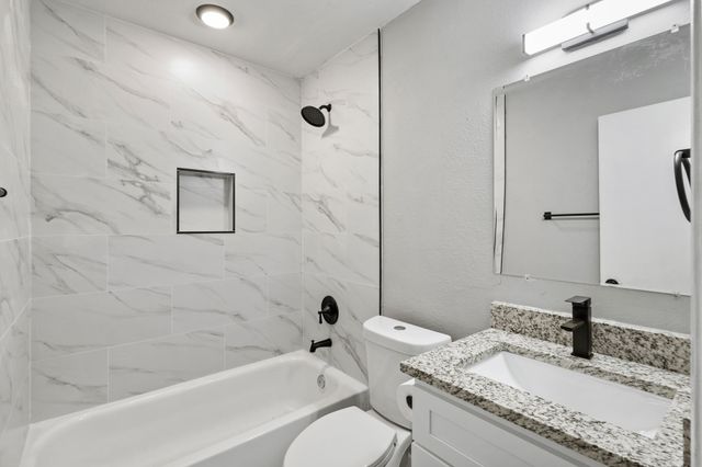 124 Bowling Green Circle, Lewisville, TX 75067