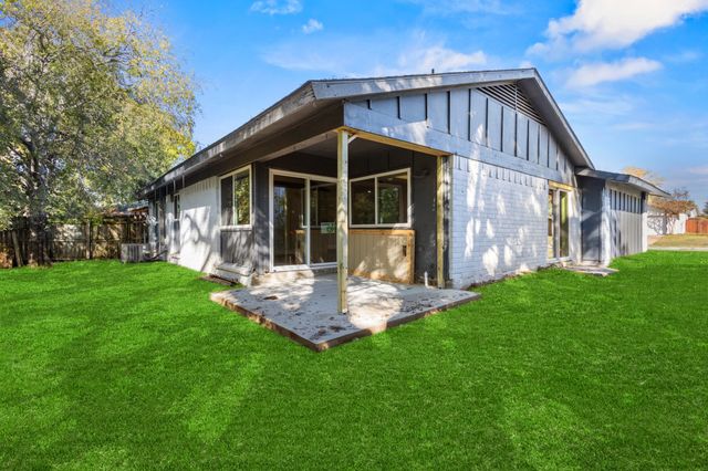 124 Bowling Green Circle, Lewisville, TX 75067