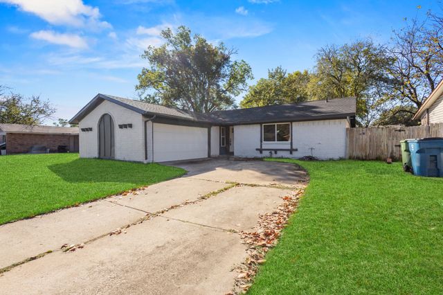 124 Bowling Green Circle, Lewisville, TX 75067