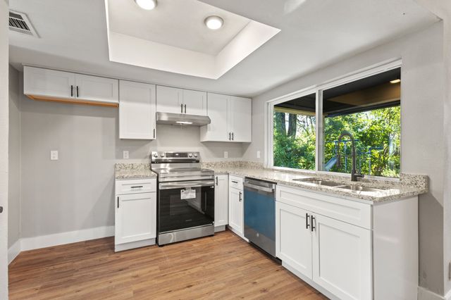 124 Bowling Green Circle, Lewisville, TX 75067