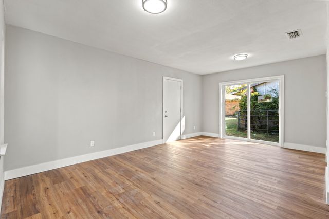 124 Bowling Green Circle, Lewisville, TX 75067