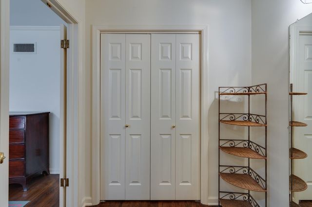 199 S GROVE PARK RD, Memphis, TN 38117