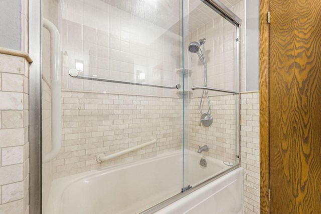 4896 Sunset View DRIVE, West Bend, WI 53095