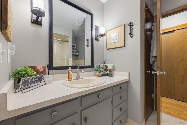 4896 Sunset View DRIVE, West Bend, WI 53095