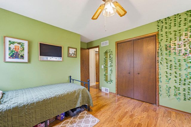 4896 Sunset View DRIVE, West Bend, WI 53095