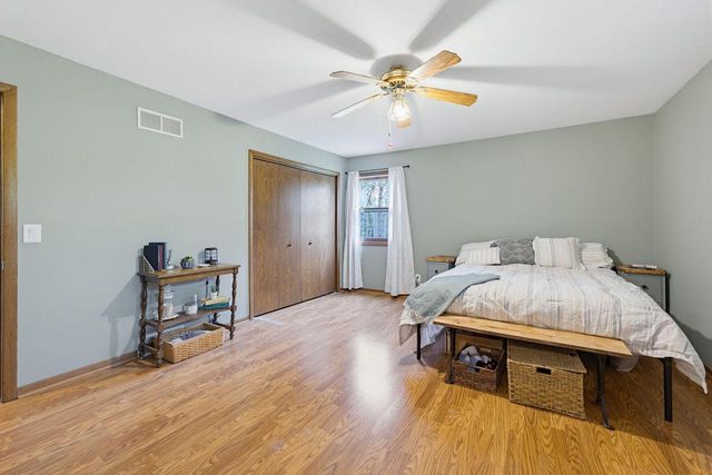 4896 Sunset View DRIVE, West Bend, WI 53095