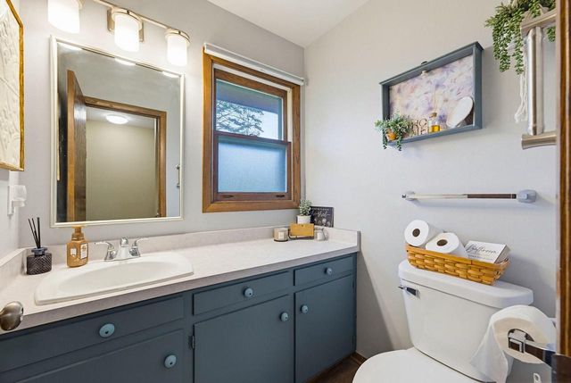 4896 Sunset View DRIVE, West Bend, WI 53095