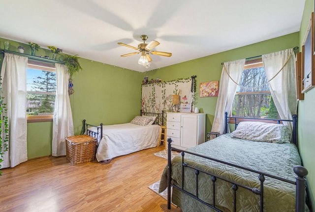 4896 Sunset View DRIVE, West Bend, WI 53095