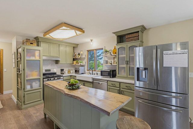 4896 Sunset View DRIVE, West Bend, WI 53095
