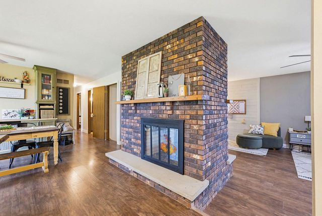 4896 Sunset View DRIVE, West Bend, WI 53095