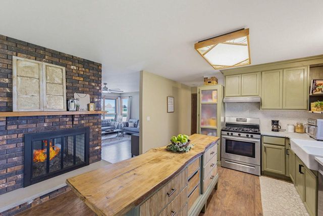4896 Sunset View DRIVE, West Bend, WI 53095