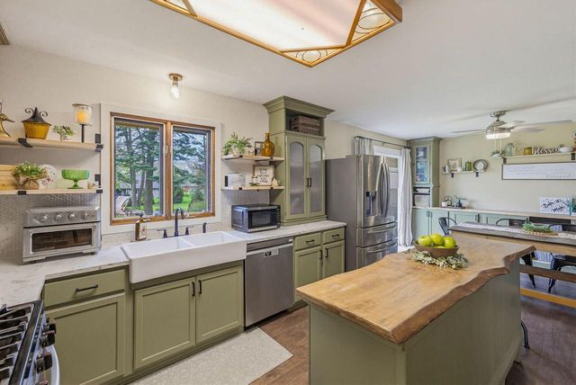 4896 Sunset View DRIVE, West Bend, WI 53095