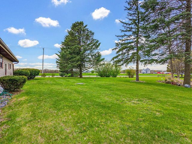 4896 Sunset View DRIVE, West Bend, WI 53095