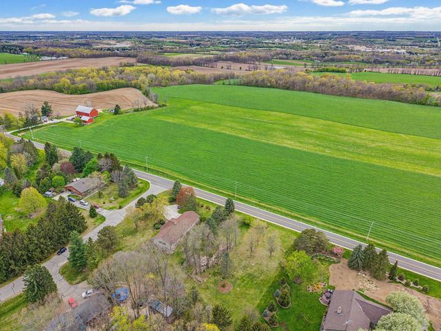 4896 Sunset View DRIVE, West Bend, WI 53095