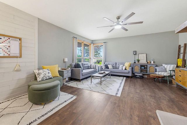 4896 Sunset View DRIVE, West Bend, WI 53095