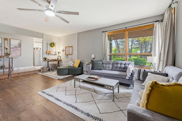 4896 Sunset View DRIVE, West Bend, WI 53095