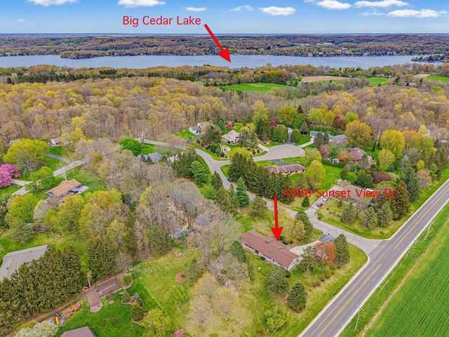 4896 Sunset View DRIVE, West Bend, WI 53095