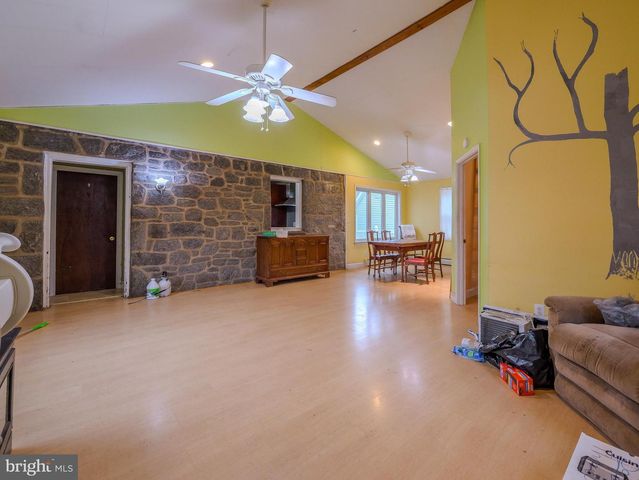 328 HILLSIDE AVE, Brookhaven, PA 19015