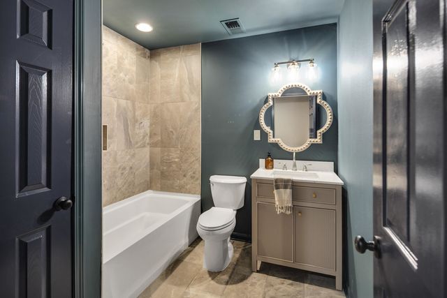 306 W POPLAR AVE, Collierville, TN 38017