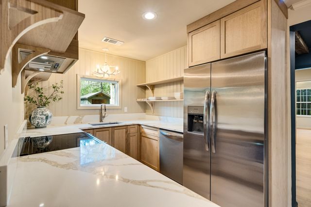 306 W POPLAR AVE, Collierville, TN 38017