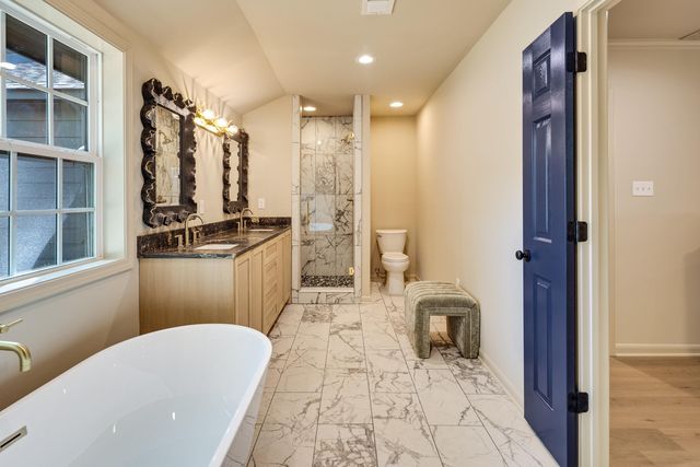 306 W POPLAR AVE, Collierville, TN 38017