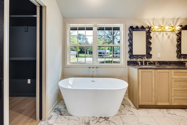 306 W POPLAR AVE, Collierville, TN 38017