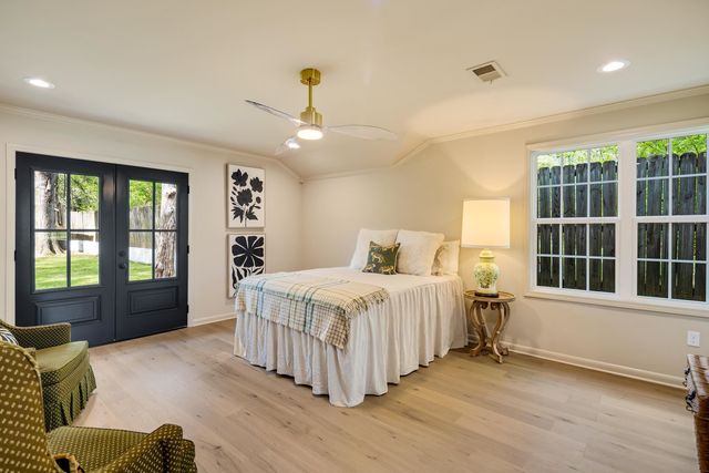 306 W POPLAR AVE, Collierville, TN 38017