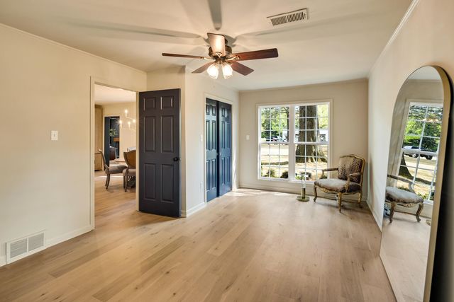 306 W POPLAR AVE, Collierville, TN 38017