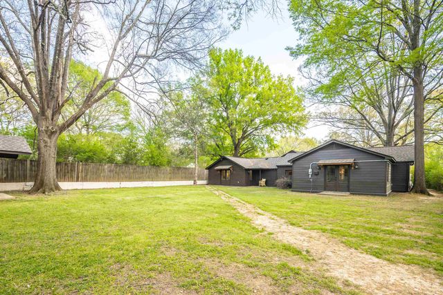 306 W POPLAR AVE, Collierville, TN 38017