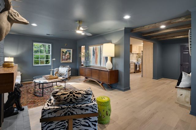 306 W POPLAR AVE, Collierville, TN 38017