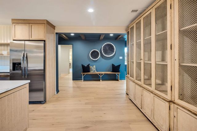 306 W POPLAR AVE, Collierville, TN 38017