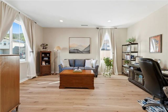 18100 Tableau Way, Saugus, CA 91350