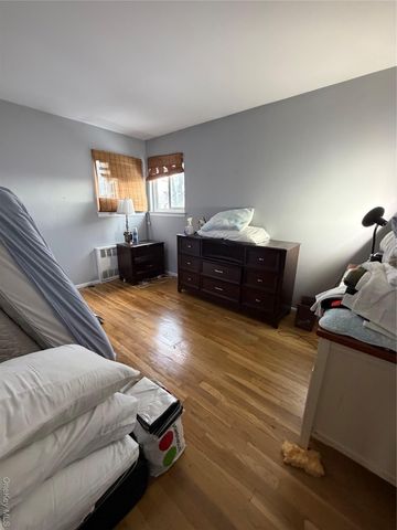 144 Roslyn Road, Mineola, NY 11501