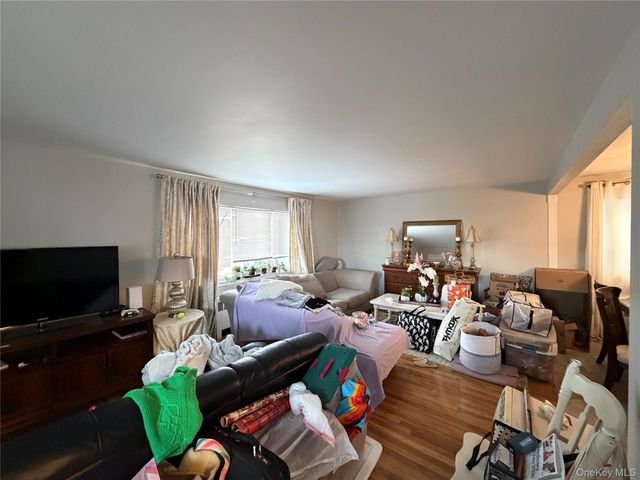 144 Roslyn Road, Mineola, NY 11501