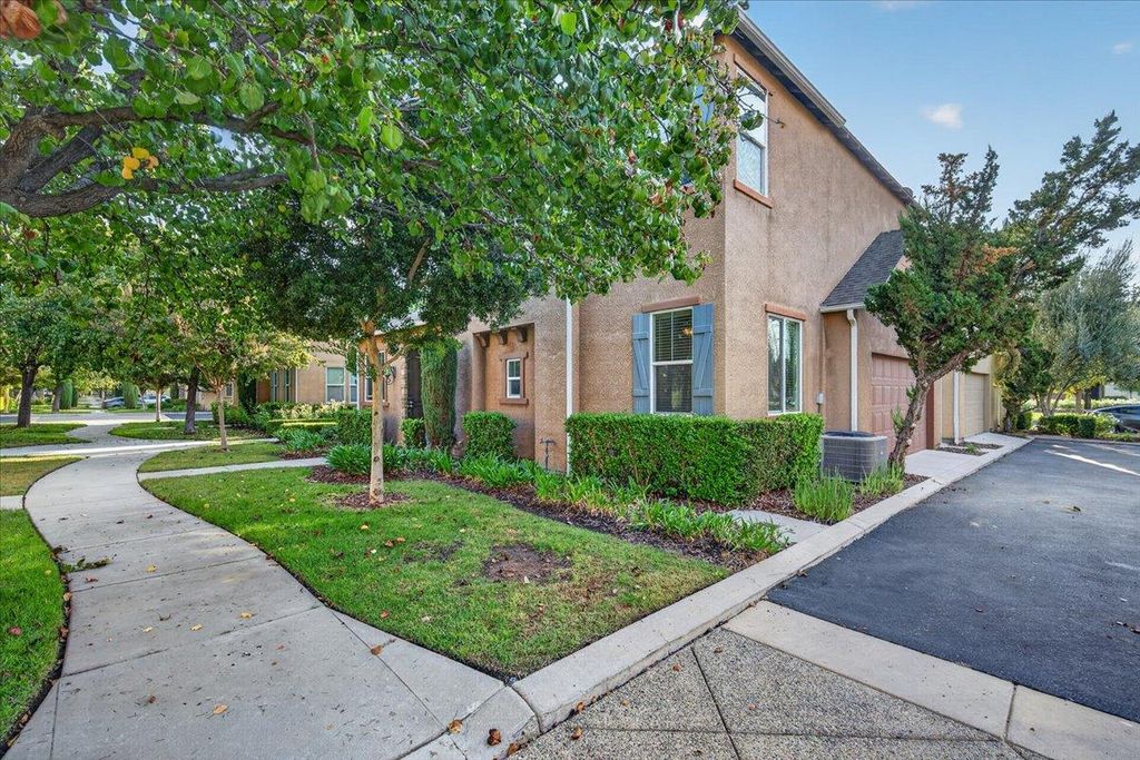 Image 1 of property listing at 4071 Harlan Ranch Boulevard, Clovis, CA 93619