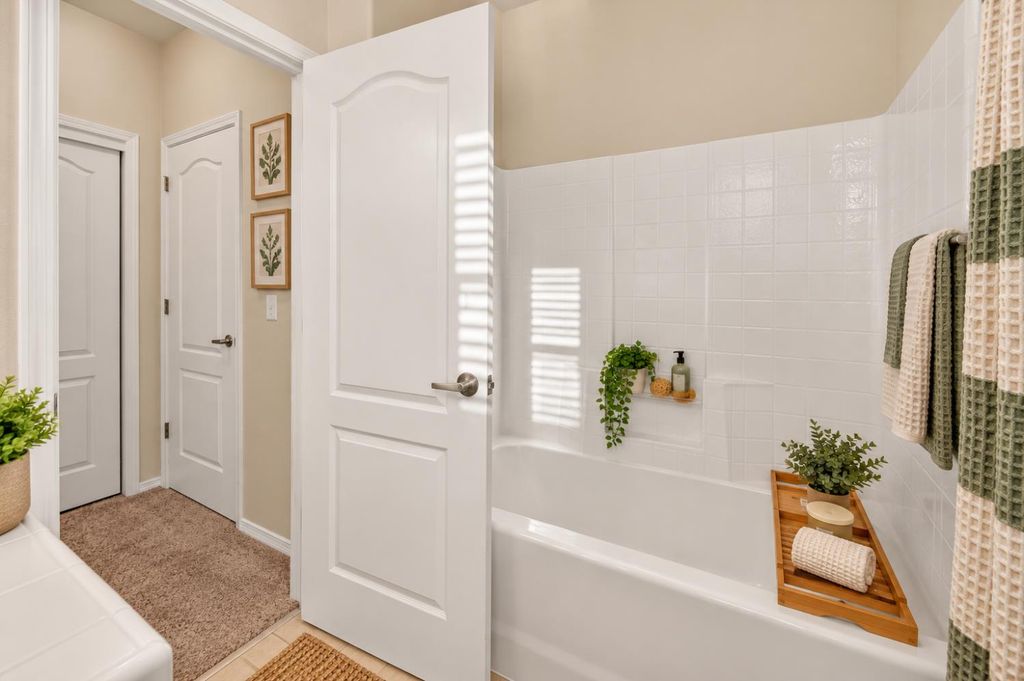 Image 16 of property listing at 4071 Harlan Ranch Boulevard, Clovis, CA 93619