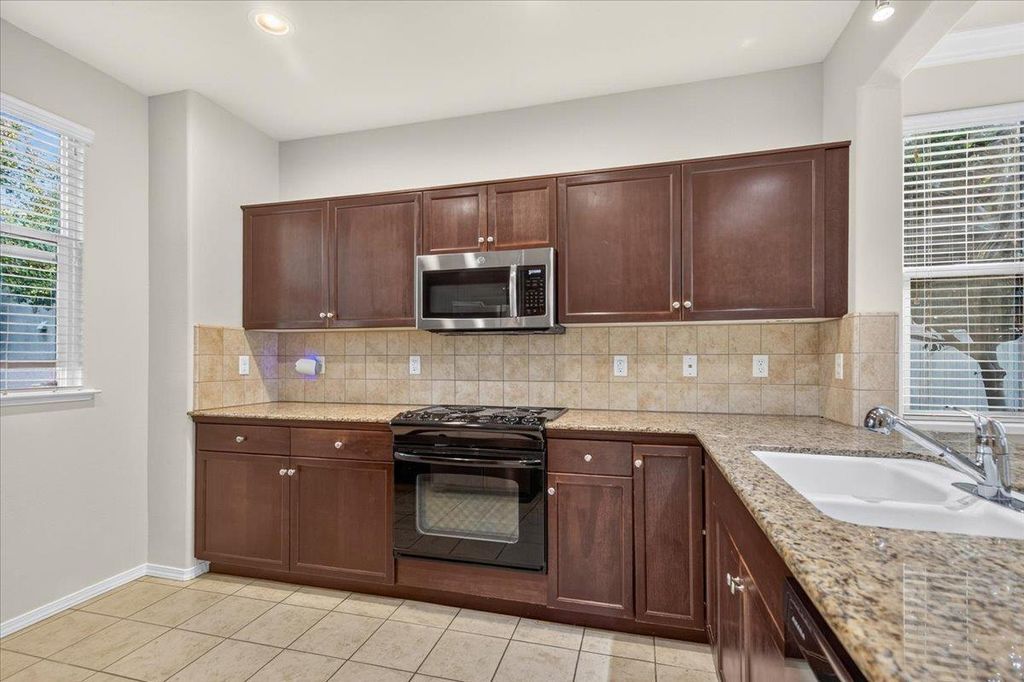 Image 24 of property listing at 4071 Harlan Ranch Boulevard, Clovis, CA 93619